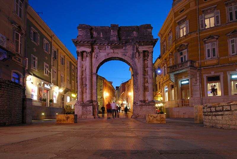Old Town Uspon Apartment Pula Exterior photo